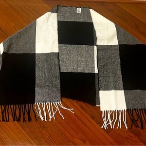 J Crew Black White Plaid Poncho Scarf 
Like New 
One Size